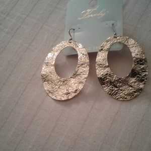 Oval drop earrings